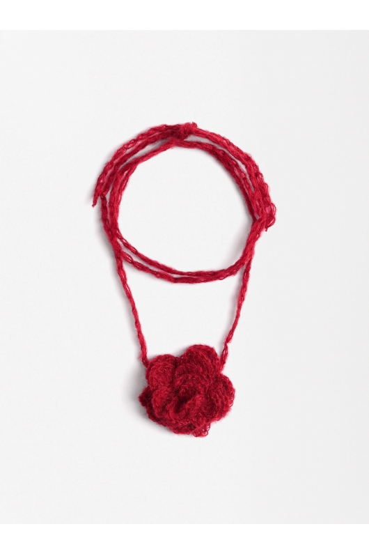 Choker roșu cu pandantiv floare
