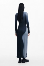 Rochie lungă gri cu mâneci lungi și design portret