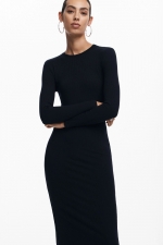 Rochie neagră midi mulată din tricot cu plasă
