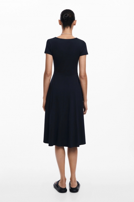 Rochie neagră casual cu imprimeu fluturi