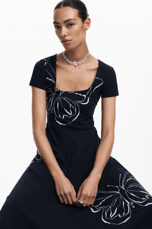 Rochie neagră casual cu imprimeu fluturi