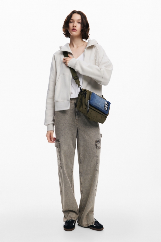 Geantă crossbody neagră cu buzunar din denim