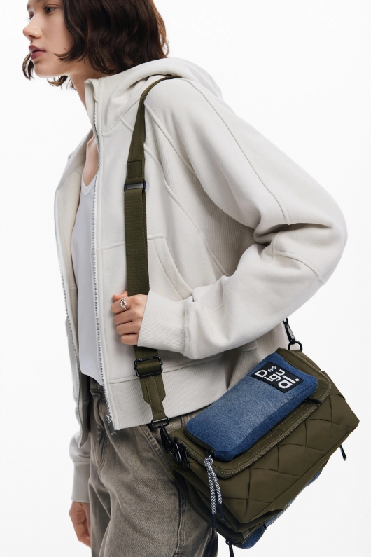 Geantă crossbody neagră cu buzunar din denim