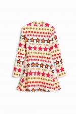 Rochie neagră cu stele multicolore și guler înalt