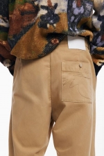 Pantaloni bej casual cu talie elastică și buzunare