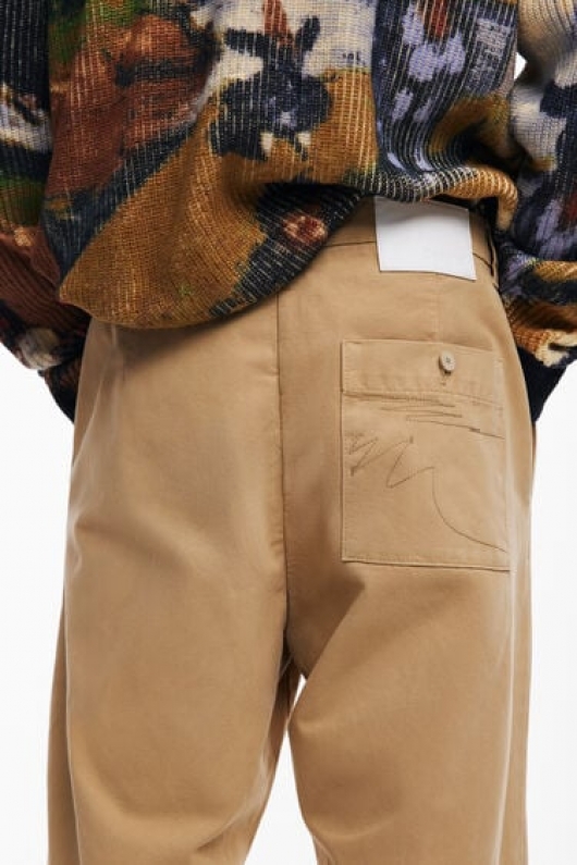 Pantaloni bej casual cu talie elastică și buzunare