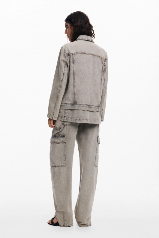 Jachetă denim gri cu efect uzat și croi cămașă