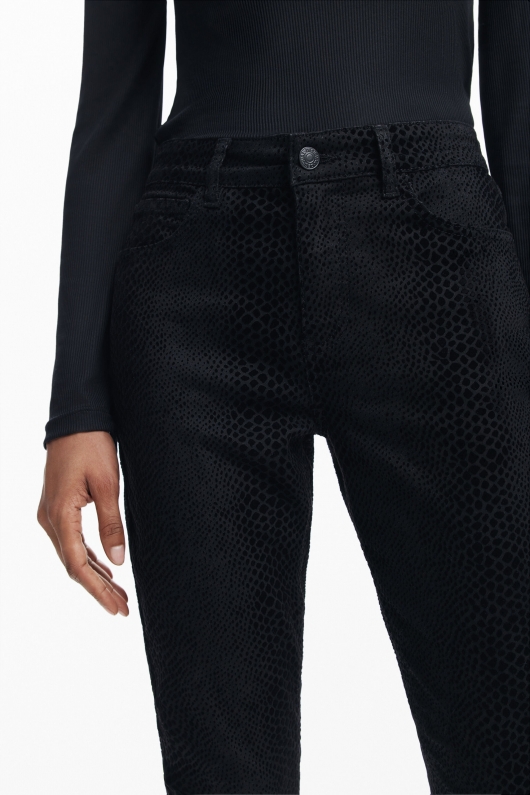 Pantaloni negri slim fit din catifea