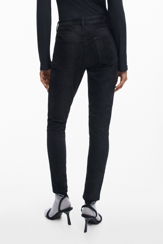 Pantaloni negri slim fit din catifea