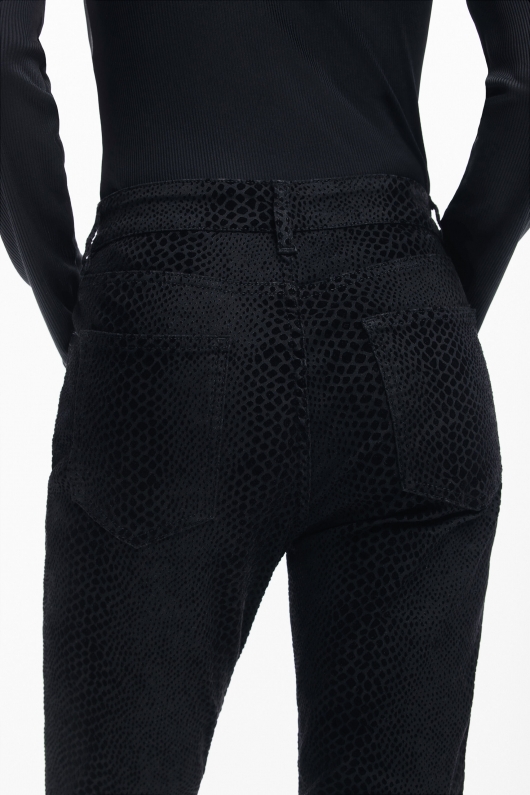 Pantaloni negri slim fit din catifea