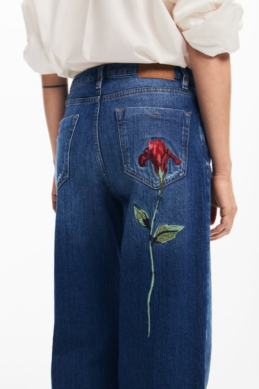Pantaloni denim albastru cu broderie florală