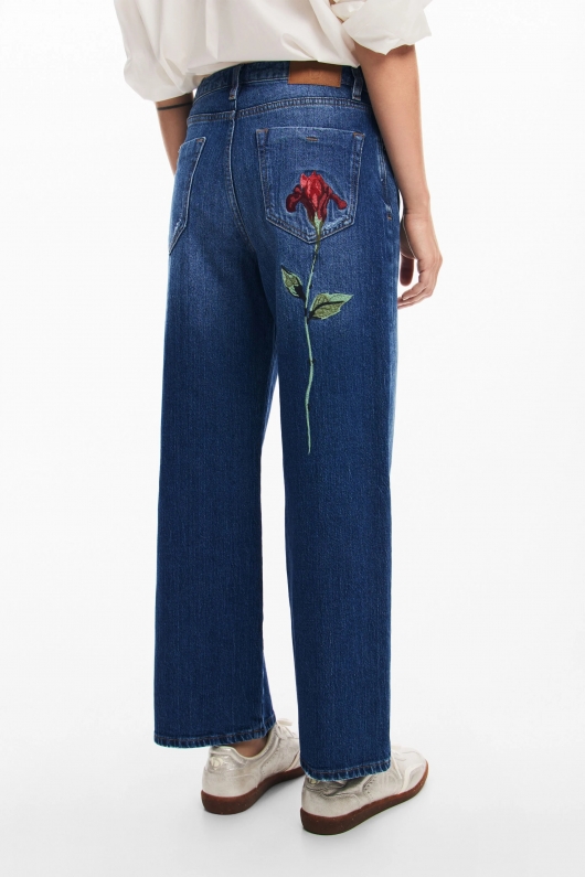 Pantaloni denim albastru cu broderie florală