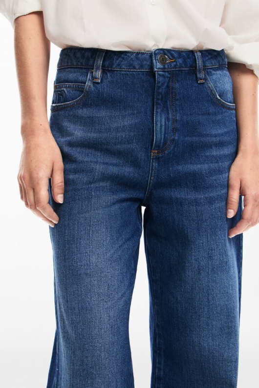 Pantaloni denim albastru cu broderie florală