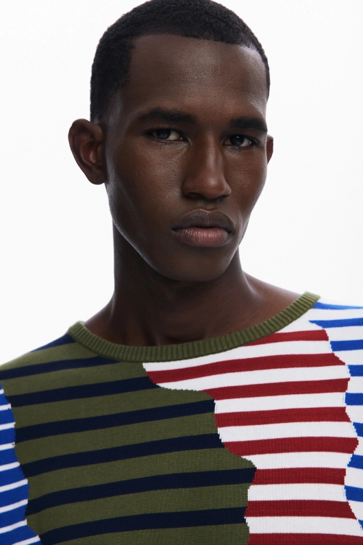 Tricou tricot multicolor cu dungi asimetrice