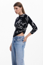Pulover negru slim cu print artistic