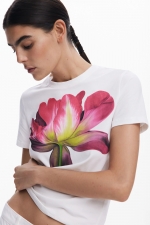 Tricou alb mulat cu imprimeu floral mare