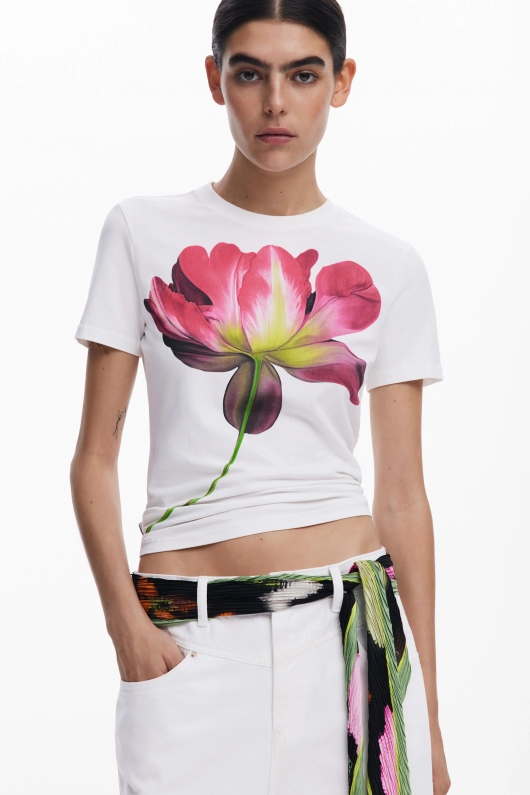 Tricou alb mulat cu imprimeu floral mare