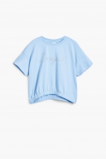 Tricou bleu cu mâneci scurte și decolteu rotund