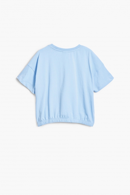 Tricou bleu cu mâneci scurte și decolteu rotund
