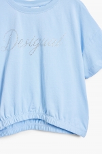 Tricou bleu cu mâneci scurte și decolteu rotund