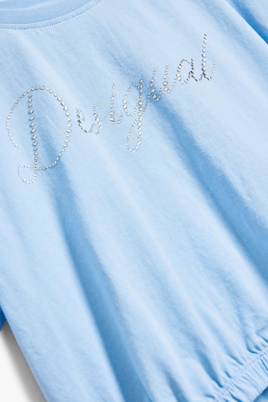 Tricou bleu cu mâneci scurte și decolteu rotund