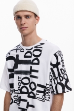 Tricou alb cu print text și mâneci scurte
