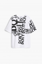 Tricou alb cu print text și mâneci scurte