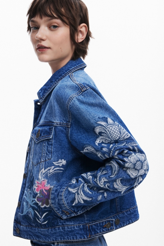 Jachetă scurtă din denim albastru cu broderie