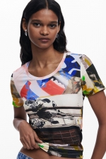 Tricou regular cu imprimeu multicolor și mâneci scurte