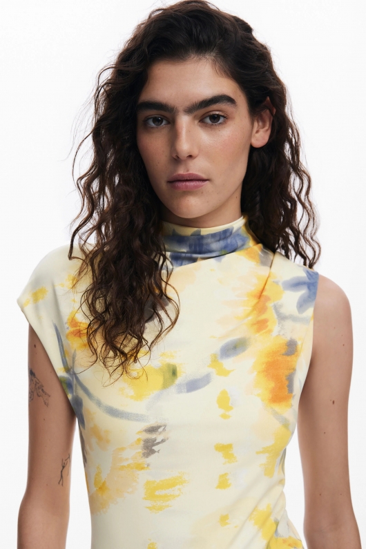 Rochie midi tie-dye fără mâneci pe corp