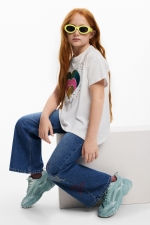 Tricou alb cu inimă din paiete strălucitoare