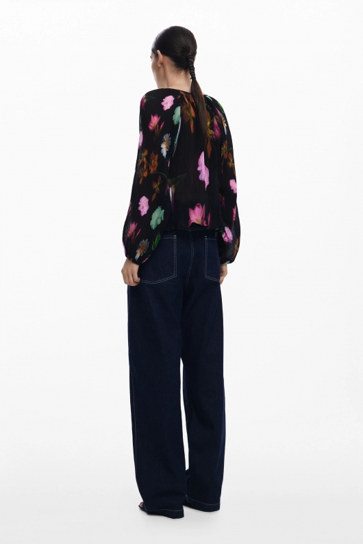 Bluză neagră casual cu imprimeu floral colorat