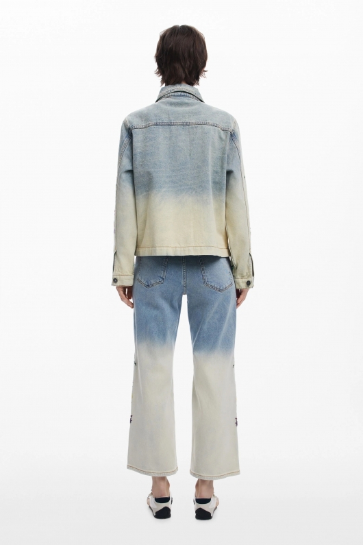 Jachetă denim albastră cu broderie florală