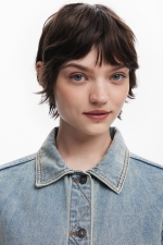 Jachetă denim albastră cu broderie florală