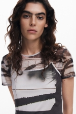 Rochie midi satinată cu imprimeu urban multicolor