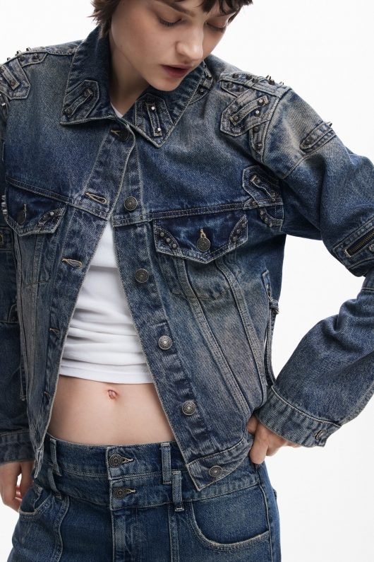 Jachetă denim albastru cu ținte decorative