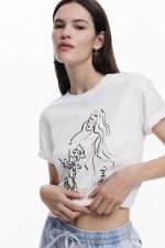 Tricou alb cu imprimeu floral și dantelă