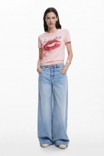 Tricou roz slim cu imprimeu buze și mesaj