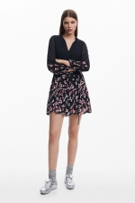 Rochie scurtă neagră cu print floral și cordon