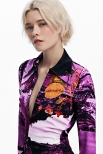 Rochie scurtă mulată cu imprimeu multicolor