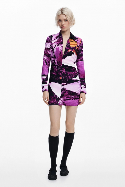 Rochie scurtă mulată cu imprimeu multicolor
