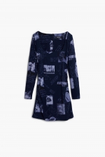 Rochie scurtă albastră cu imprimeu și mâneci lungi