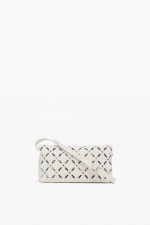 Geantă crossbody neagră cu perforații și ținte