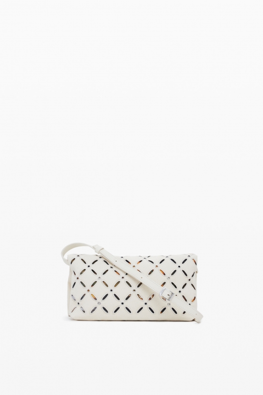 Geantă crossbody neagră cu perforații și ținte