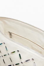 Geantă crossbody neagră cu perforații și ținte
