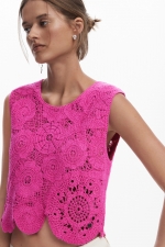Top roz cropped croșetat fără mâneci