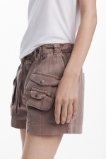 Pantaloni scurți cargo bej cu buzunare