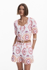 Pantaloni scurți albi cu broderie ornamentală