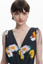 Salopetă neagră lungă cu print floral și curea
