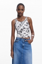 Top cropped alb cu negru cu imprimeu bandană